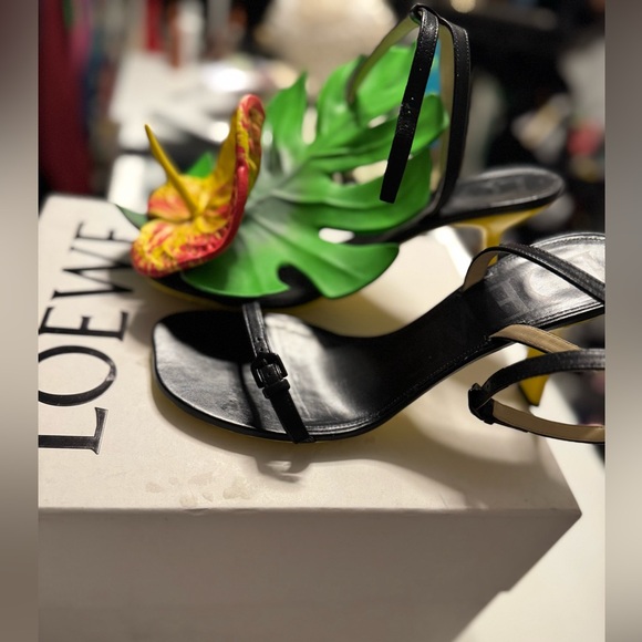 Loewe Petal Leather Sandal Size 40 Worn for
20 mins indoors - Picture 5 of 7